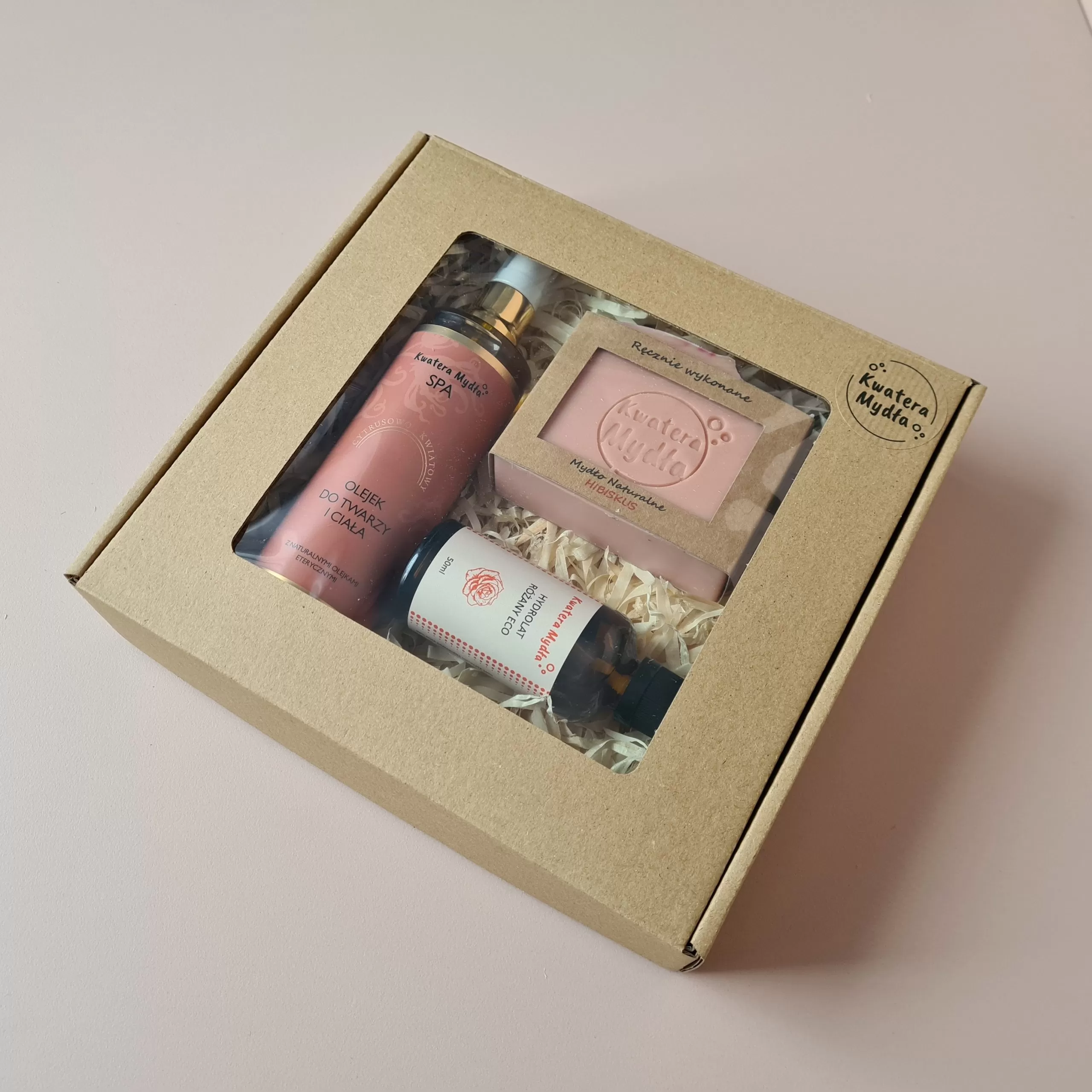 pudełko prezentowe z kosmetykami